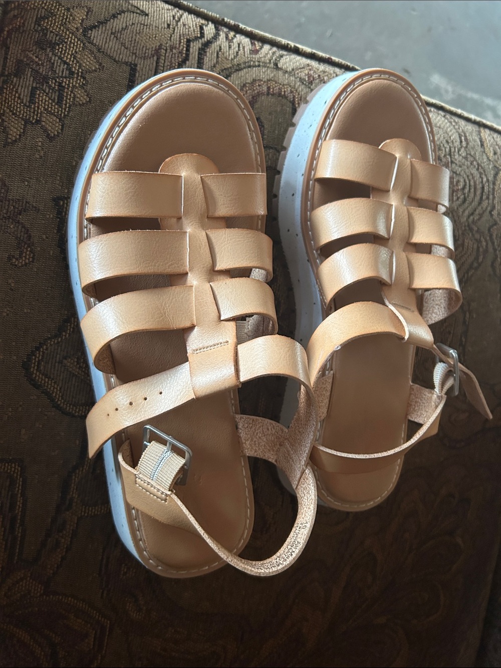 Universal Thread Tan Gladiator Sport Sandals